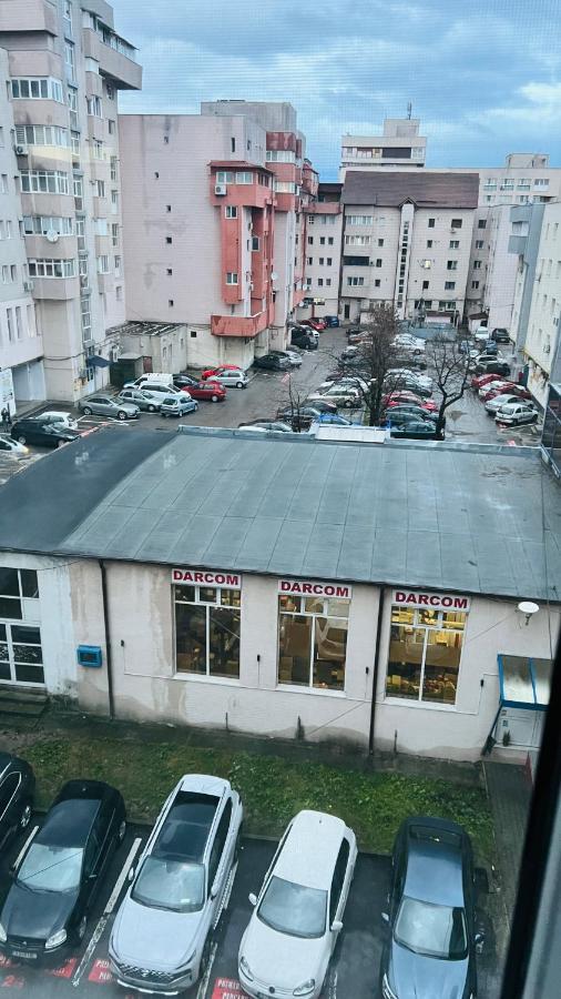 Апартаменты Garsoniera Centru Pietonal Тыргу-Жиу Экстерьер фото